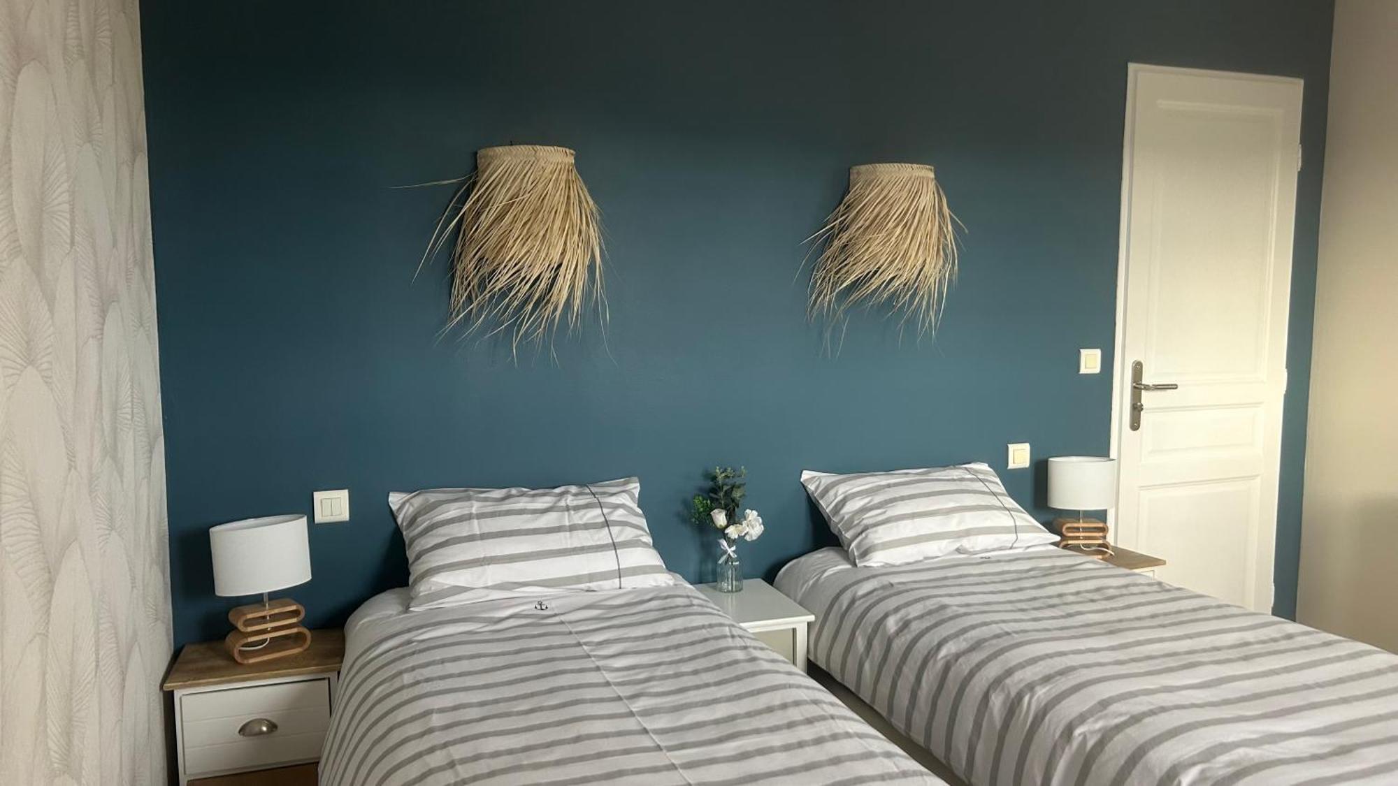 2 Hebergements - 10 Couchages - Parking, Piscine, Jacuzzi - Convivialite Roquebrune-sur-Argens Exterior photo
