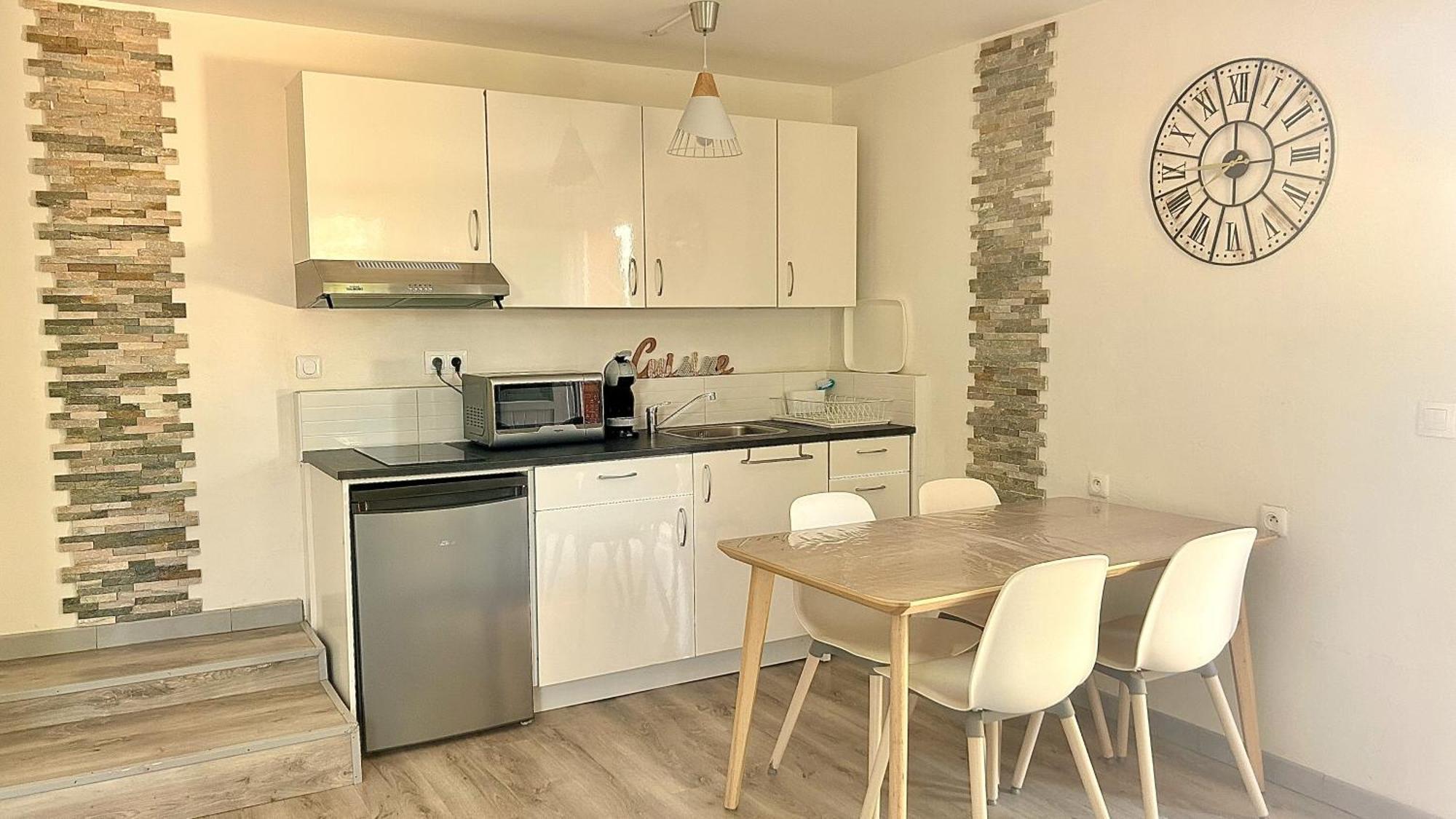 2 Hebergements - 10 Couchages - Parking, Piscine, Jacuzzi - Convivialite Roquebrune-sur-Argens Exterior photo
