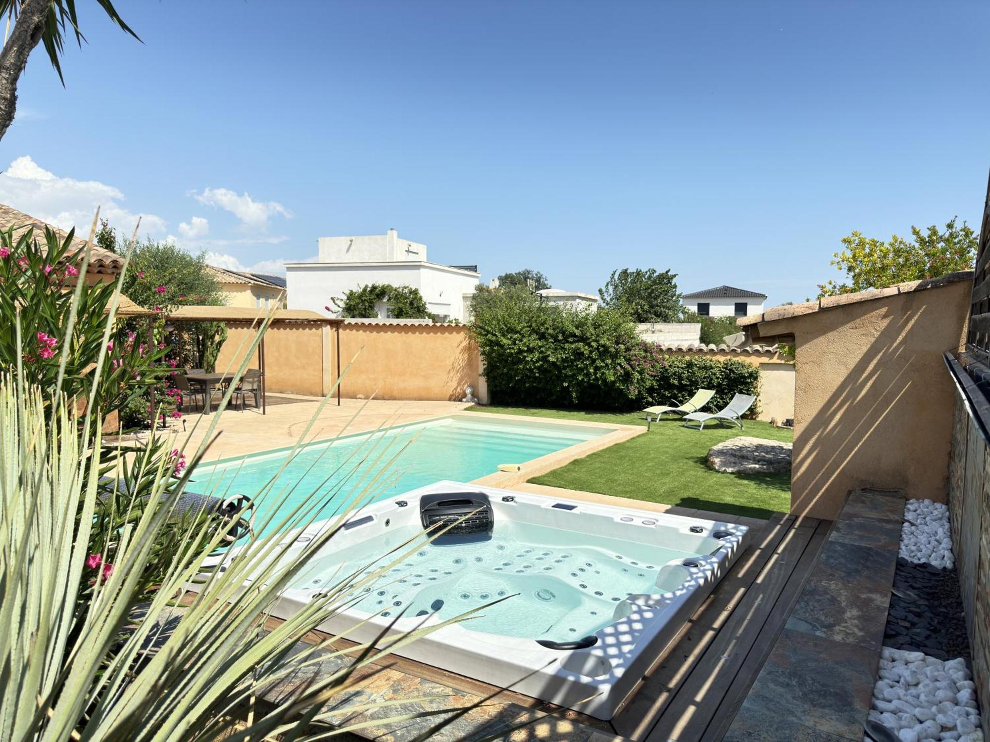 2 Hebergements - 10 Couchages - Parking, Piscine, Jacuzzi - Convivialite Roquebrune-sur-Argens Exterior photo